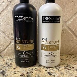 TRESemmé Rich Moisture Shampoo and Conditioner Set